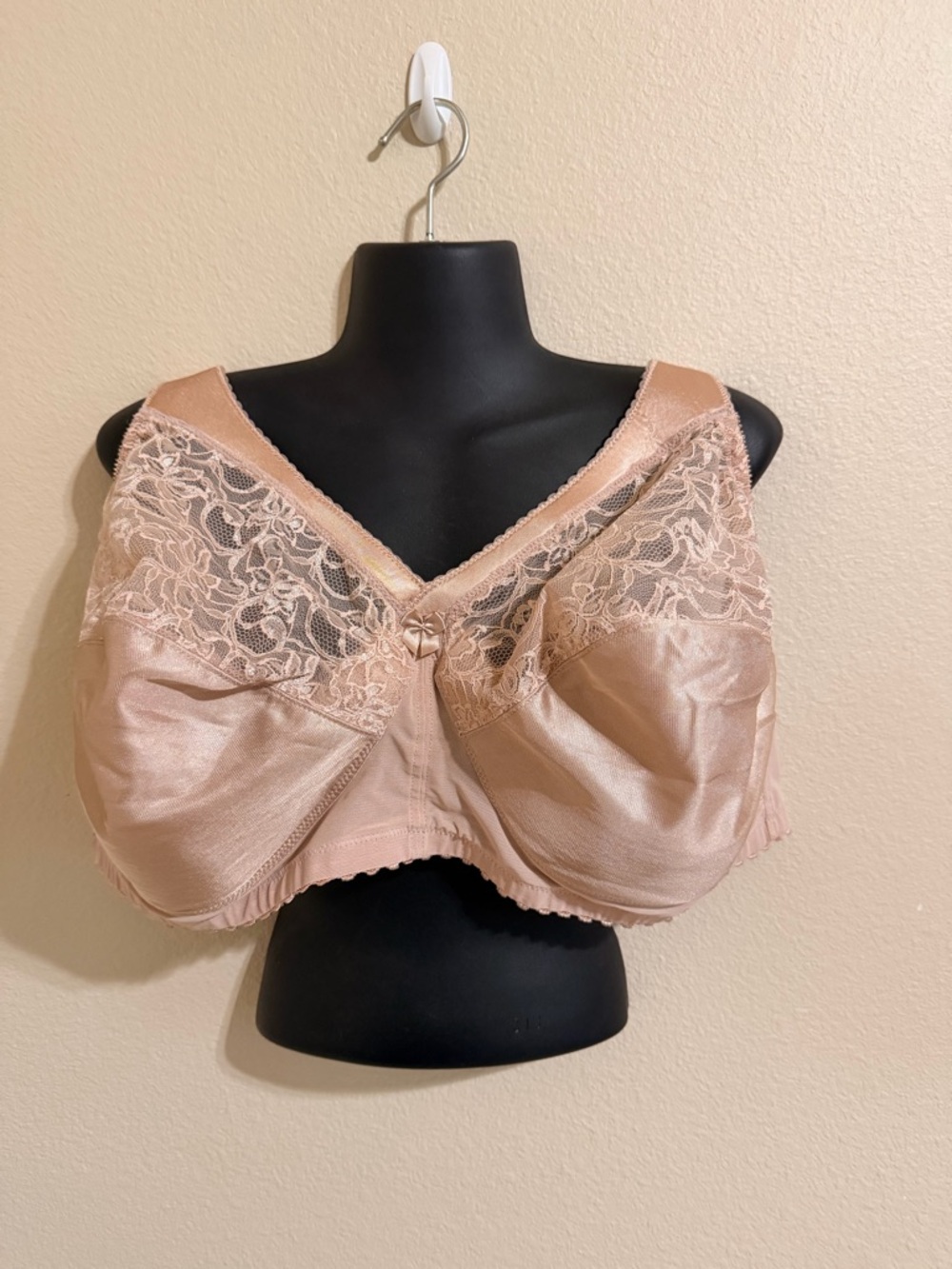Glamorise Satin & Lace Full-Coverage Bra in Blush